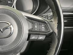 【マツダ・レーダークルーズコントロール】高速道路での長距離走行が楽に！自動で速度を保つクルーズコントロールが、衝突軽減システムと連携し、前方の車両を感知して車間を保つように速度調節してくれます！！ 6