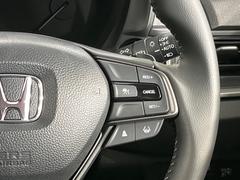 【アダプティブクルーズコントロール】高速道路での長距離走行が楽に！！自動で速度を保つクルーズコントロールが、衝突軽減システムと連携し、前方の車両を感知して車間を保つように速度調節してくれます！！ 4