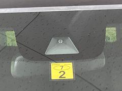 【ホンダセンシング】走行中に前方の車両等を認識し、衝突しそうな時は警報とブレーキで衝突回避と被害軽減をアシスト。より安全にドライブをお楽しみいただけます。 5