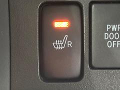 【シートヒーター】寒い日に重宝するシートヒーター！エアコンより早く温まってくれるので寒がりの人も安心ですね♪エアコンの温風は乾燥するから苦手、という方にもをおすすめです。 7