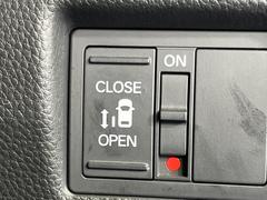 【パワースライドドア】スマートキーや運転席のスイッチでスライドドアの開閉が可能♪電動だから力を入れてドアを開ける必要が無く、小さいお子様でも、重い荷物を持っている時もラクに開け閉めできます♪ 7