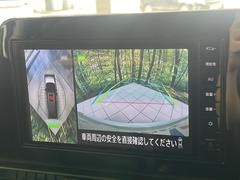 【インテリジェントルームミラー】後席の大きな荷物や同乗者で後方が確認しづらい時でも安心！カメラが撮影した車両後方の映像をルームミラー内に表示。クリアな視界で状況の確認が可能です！ 6