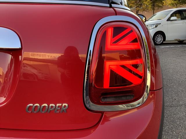 ＭＩＮＩ クーパー　ＬＥＤヘッドライト　純正ナビ　バックカメラ　パーキングアシスト　ペッパーパッケージ　ドライビングアシスト　オートエアコン　純正１５インチアルミホイール　Ｂｌｕｅｔｏｏｔｈ（14枚目）