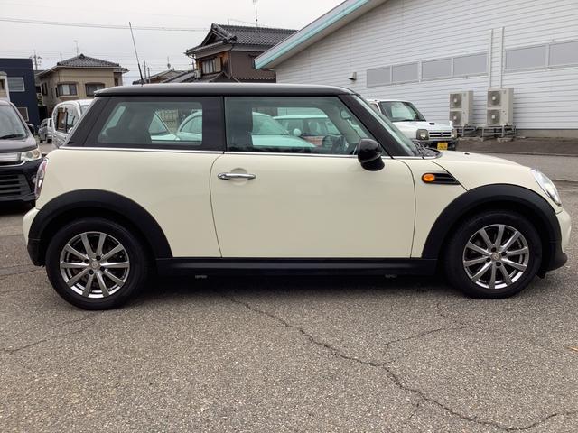 ＭＩＮＩ クーパー　ブラックルーフ　ＨＩＤヘッドライト　フォグランプ　プッシュスタート　キーレスエントリー　ＥＴＣ　取説　メンテナンスノート（6枚目）