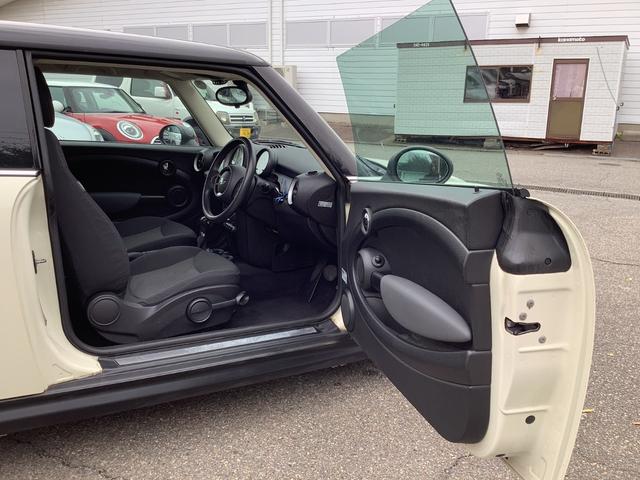 ＭＩＮＩ クーパー　ブラックルーフ　ＨＩＤヘッドライト　フォグランプ　プッシュスタート　キーレスエントリー　ＥＴＣ　取説　メンテナンスノート（21枚目）