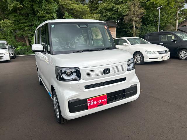 N-BOX 届出済未使用車 4WD 横滑り防止 LEDライト スマ-トキ- アイドリングストップ クルーズコントロール オートエアコン USB 両側スライド片側電動ドア シートヒーター プッシュスタート(3枚目)