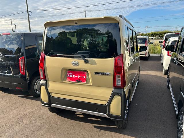 タント ファンクロス 届出済未使用車 衝突被害軽減ブレーキ クリアランスソナー アイドリングストップ 盗難防止システム スマートキー 電動スライドドア LEDヘッドライト 純正アルミホイール オートエアコン オートライト(9枚目)