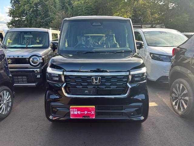 N-BOXカスタム 届出済未使用車 左側パワースライドドア シートヒーター アルミホイール クルーズコントロール 衝突被害軽減ブレーキ オートエアコン アイドリングストップ プッシュスタート 電動格納ミラー(2枚目)