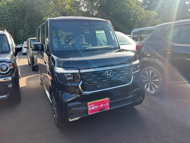 N-BOXカスタム 届出済未使用車 左側パワースライドドア シートヒーター アルミホイール クルーズコントロール 衝突被害軽減ブレーキ オートエアコン アイドリングストップ プッシュスタート 電動格納ミラー(3枚目)