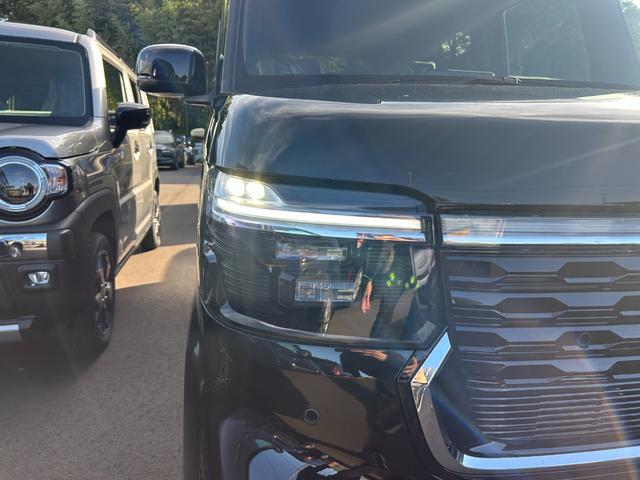 N-BOXカスタム 届出済未使用車 左側パワースライドドア シートヒーター アルミホイール クルーズコントロール 衝突被害軽減ブレーキ オートエアコン アイドリングストップ プッシュスタート 電動格納ミラー(4枚目)