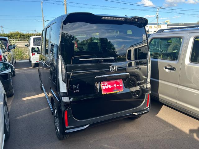 N-BOXカスタム 届出済未使用車 左側パワースライドドア シートヒーター アルミホイール クルーズコントロール 衝突被害軽減ブレーキ オートエアコン アイドリングストップ プッシュスタート 電動格納ミラー(11枚目)