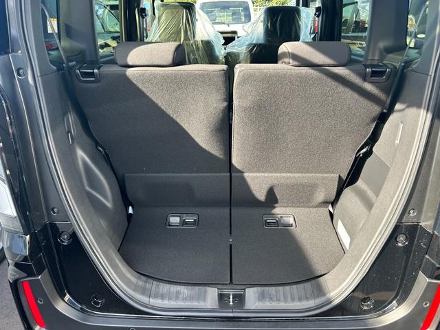 N-BOXカスタム 届出済未使用車 左側パワースライドドア シートヒーター アルミホイール クルーズコントロール 衝突被害軽減ブレーキ オートエアコン アイドリングストップ プッシュスタート 電動格納ミラー(19枚目)