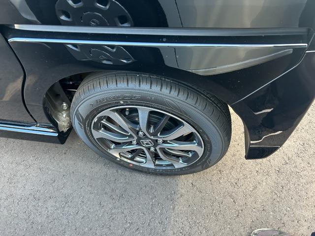 N-BOXカスタム 届出済未使用車 左側パワースライドドア シートヒーター アルミホイール クルーズコントロール 衝突被害軽減ブレーキ オートエアコン アイドリングストップ プッシュスタート 電動格納ミラー(21枚目)