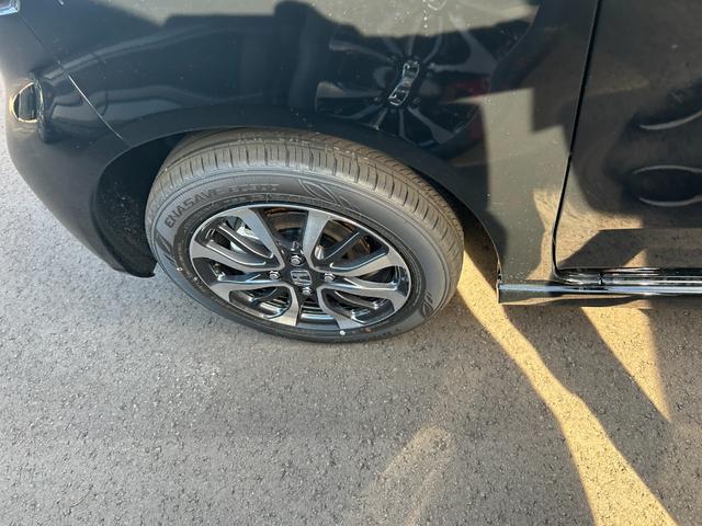 N-BOXカスタム 届出済未使用車 左側パワースライドドア シートヒーター アルミホイール クルーズコントロール 衝突被害軽減ブレーキ オートエアコン アイドリングストップ プッシュスタート 電動格納ミラー(24枚目)