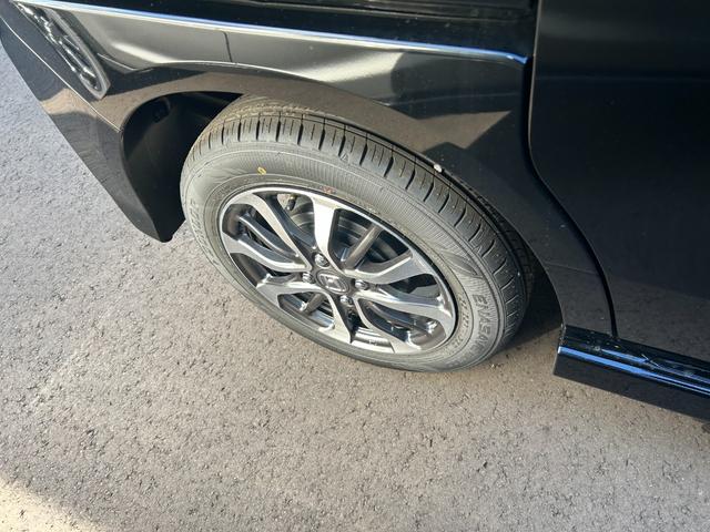 N-BOXカスタム 届出済未使用車 左側パワースライドドア シートヒーター アルミホイール クルーズコントロール 衝突被害軽減ブレーキ オートエアコン アイドリングストップ プッシュスタート 電動格納ミラー(31枚目)