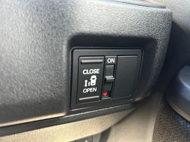 N-BOXカスタム 届出済未使用車 左側パワースライドドア シートヒーター アルミホイール クルーズコントロール 衝突被害軽減ブレーキ オートエアコン アイドリングストップ プッシュスタート 電動格納ミラー(42枚目)