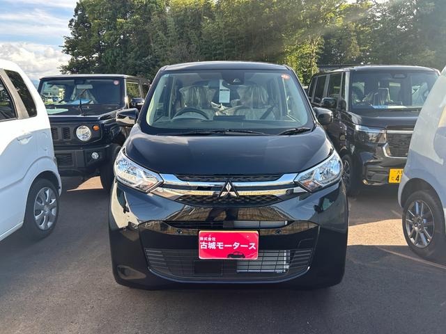 eKワゴン M 届出済未使用車 衝突被害軽減ブレーキ アイドリングストップ キーレスエントリー レーンアシスト マニュアルエアコン オートライト 電動格納ミラー 運転席エアバック 助手席エアバック(2枚目)