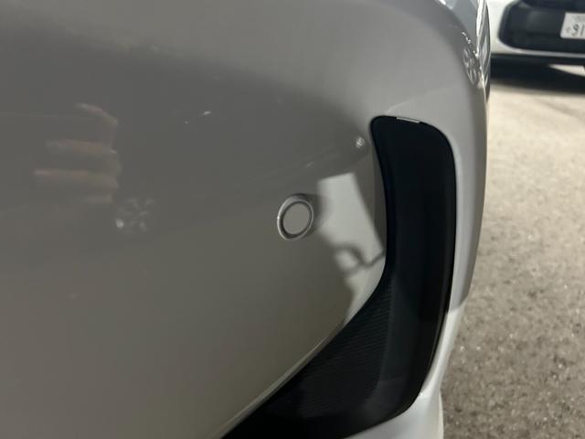 ヤリス Ｘ　ナビ付　Ｂｌｕｅｔｏｏｔｈ対応　バックカメラ付　衝突被害軽減ブレーキ　クリアランスソナー　盗難防止システム　スマートキー　オートライト　エコモード搭載　横滑り防止装置（6枚目）