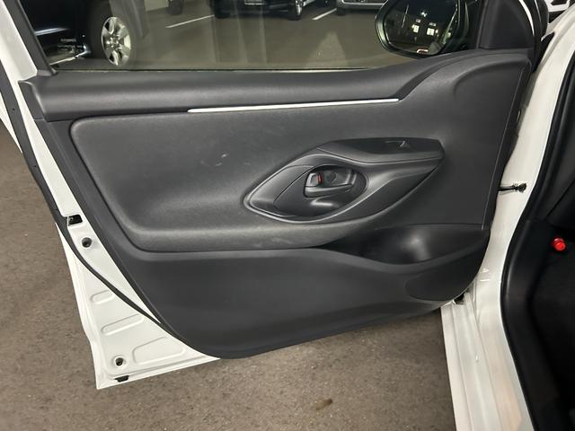 ヤリス Ｘ　ナビ付　Ｂｌｕｅｔｏｏｔｈ対応　バックカメラ付　衝突被害軽減ブレーキ　クリアランスソナー　盗難防止システム　スマートキー　オートライト　エコモード搭載　横滑り防止装置（22枚目）