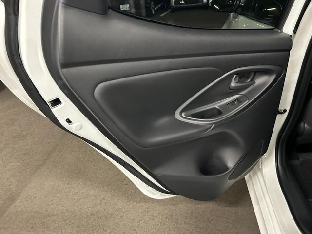 ヤリス Ｘ　ナビ付　Ｂｌｕｅｔｏｏｔｈ対応　バックカメラ付　衝突被害軽減ブレーキ　クリアランスソナー　盗難防止システム　スマートキー　オートライト　エコモード搭載　横滑り防止装置（23枚目）