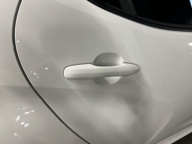 ヤリス Ｘ　ナビ付　Ｂｌｕｅｔｏｏｔｈ対応　バックカメラ付　衝突被害軽減ブレーキ　クリアランスソナー　盗難防止システム　スマートキー　オートライト　エコモード搭載　横滑り防止装置（26枚目）