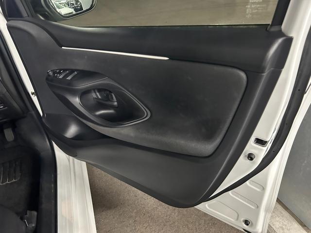 ヤリス Ｘ　ナビ付　Ｂｌｕｅｔｏｏｔｈ対応　バックカメラ付　衝突被害軽減ブレーキ　クリアランスソナー　盗難防止システム　スマートキー　オートライト　エコモード搭載　横滑り防止装置（30枚目）