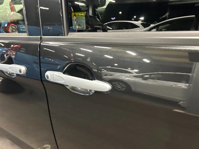 ルーミー Ｘ　純正ナビ　衝突被害軽減ブレーキ　クリアランスソナー　盗難防止システム　片側電動スライドドア　左右シートヒーター　スマートキー　電動格納ミラー　オートライト　横滑り防止装置　アイドリングストップ（16枚目）