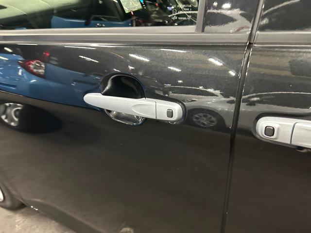 ルーミー Ｘ　純正ナビ　衝突被害軽減ブレーキ　クリアランスソナー　盗難防止システム　片側電動スライドドア　左右シートヒーター　スマートキー　電動格納ミラー　オートライト　横滑り防止装置　アイドリングストップ（17枚目）