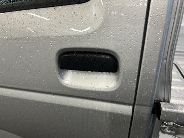 キャリイトラック KCエアコン・パワステ 4WD 届出済未使用車 衝突被害軽減ブレーキ クリアランスソナー アイドリングストップ 横滑り防止装置 キーレスエントリー オートライト エアコン 運転席エアバック 助手席エアバック(18枚目)