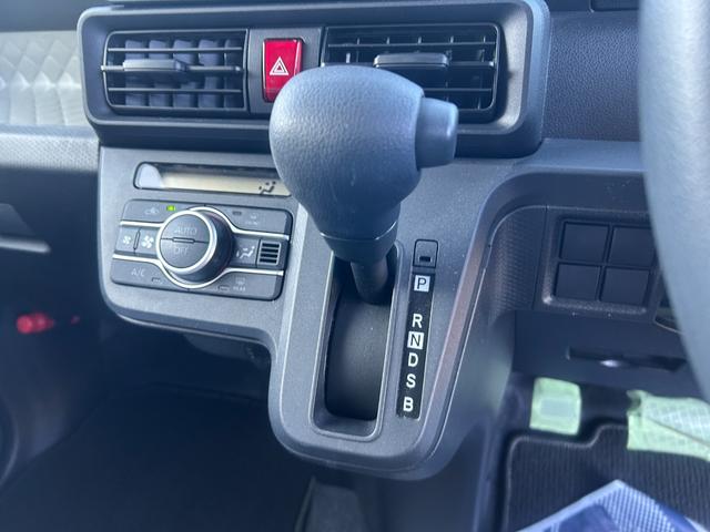 タント Xスペシャル CD 盗難防止システム 衝突被害軽減ブレーキ クリアランスソナー 横滑り防止装置 アイドリングストップ スライドドア オートエアコン オートライト プッシュスタート スマートキー 電動格納ミラー(35枚目)