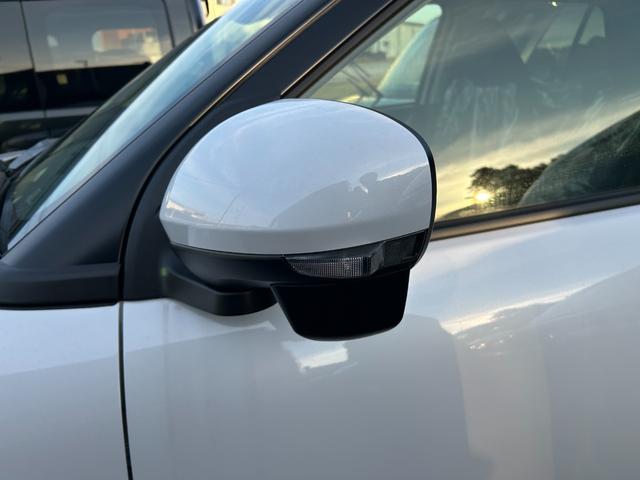 ロッキー X 登録済未使用車 アルミホイール 盗難防止システム 衝突被害軽減ブレーキ アイドリングストップ 横滑り防止装置 クリアランスソナー オートエアコン オートライト プッシュスタート 電動格納ミラー(20枚目)