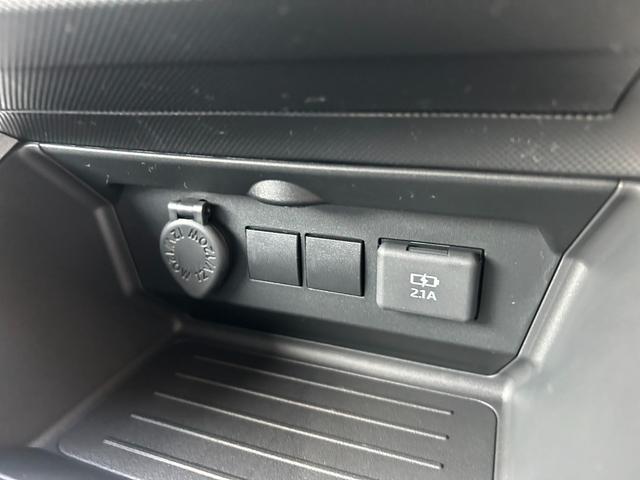 ロッキー X 登録済未使用車 アルミホイール 盗難防止システム 衝突被害軽減ブレーキ アイドリングストップ 横滑り防止装置 クリアランスソナー オートエアコン オートライト プッシュスタート 電動格納ミラー(31枚目)