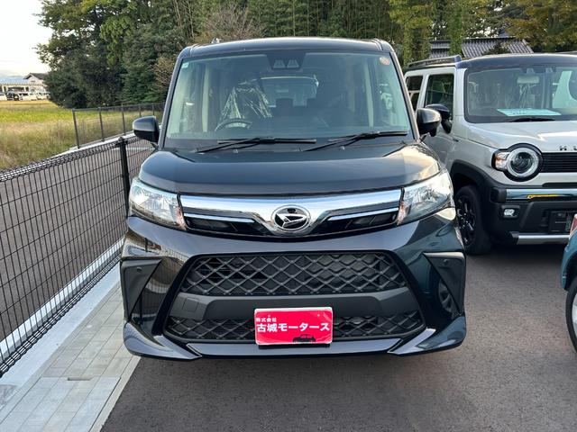 トール Ｘ　登録済未使用車　ディスプレイオーディオ　バックカメラ　エアコン　片側電動スライドドア　プッシュスタート　衝突被害軽減ブレーキ　アイドリングストップ　クリアランスソナー　横滑り防止装置　電動格納ミラー（2枚目）