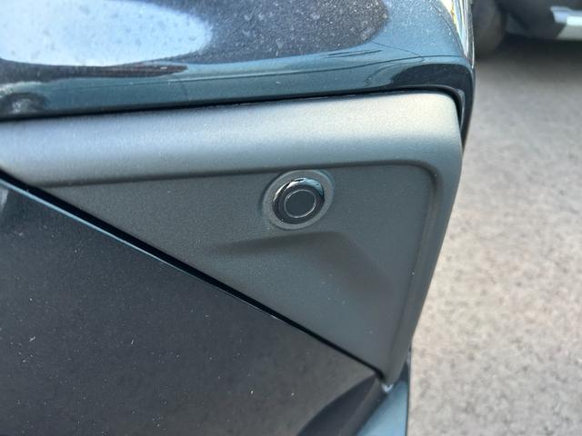 トール Ｘ　登録済未使用車　ディスプレイオーディオ　バックカメラ　エアコン　片側電動スライドドア　プッシュスタート　衝突被害軽減ブレーキ　アイドリングストップ　クリアランスソナー　横滑り防止装置　電動格納ミラー（6枚目）