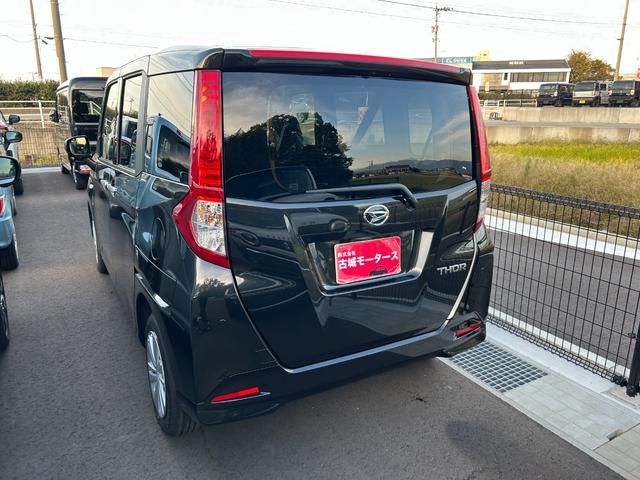 トール Ｘ　登録済未使用車　ディスプレイオーディオ　バックカメラ　エアコン　片側電動スライドドア　プッシュスタート　衝突被害軽減ブレーキ　アイドリングストップ　クリアランスソナー　横滑り防止装置　電動格納ミラー（9枚目）