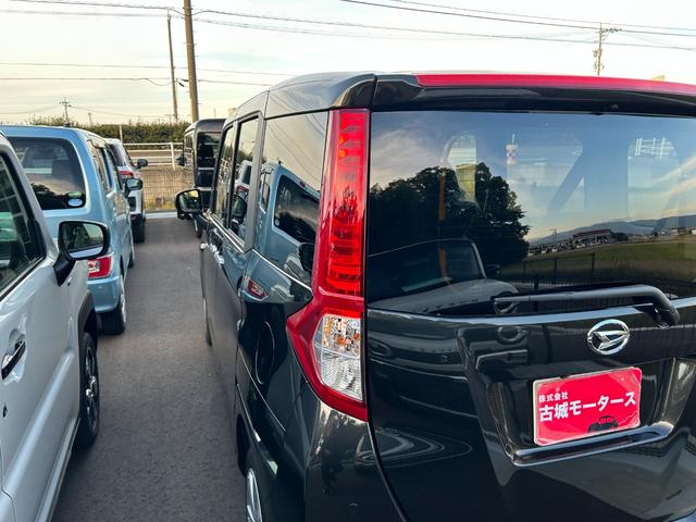 トール Ｘ　登録済未使用車　ディスプレイオーディオ　バックカメラ　エアコン　片側電動スライドドア　プッシュスタート　衝突被害軽減ブレーキ　アイドリングストップ　クリアランスソナー　横滑り防止装置　電動格納ミラー（10枚目）