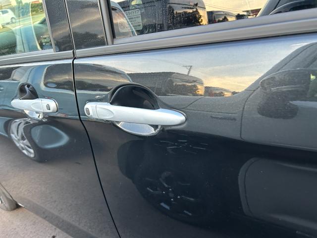 トール Ｘ　登録済未使用車　ディスプレイオーディオ　バックカメラ　エアコン　片側電動スライドドア　プッシュスタート　衝突被害軽減ブレーキ　アイドリングストップ　クリアランスソナー　横滑り防止装置　電動格納ミラー（18枚目）