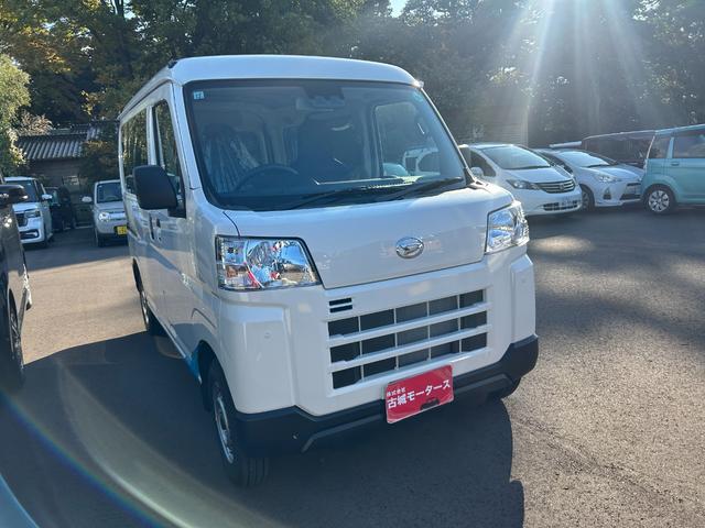 ハイゼットカーゴ DX 4WD 届出済未使用車 アイドリングストップ クリアランスソナー 横滑り防止装置 衝突被害軽減ブレーキエ リアヒーター キーレスエントリー エアコン オートライト ベンチシート(3枚目)