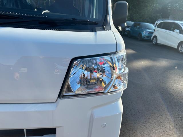 ハイゼットカーゴ DX 4WD 届出済未使用車 アイドリングストップ クリアランスソナー 横滑り防止装置 衝突被害軽減ブレーキエ リアヒーター キーレスエントリー エアコン オートライト ベンチシート(5枚目)