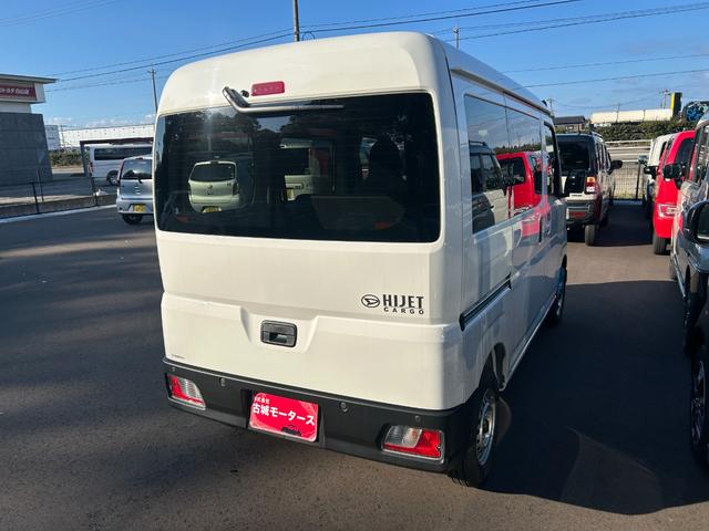 ハイゼットカーゴ DX 4WD 届出済未使用車 アイドリングストップ クリアランスソナー 横滑り防止装置 衝突被害軽減ブレーキエ リアヒーター キーレスエントリー エアコン オートライト ベンチシート(8枚目)