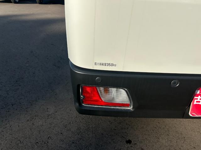 ハイゼットカーゴ DX 4WD 届出済未使用車 アイドリングストップ クリアランスソナー 横滑り防止装置 衝突被害軽減ブレーキエ リアヒーター キーレスエントリー エアコン オートライト ベンチシート(11枚目)