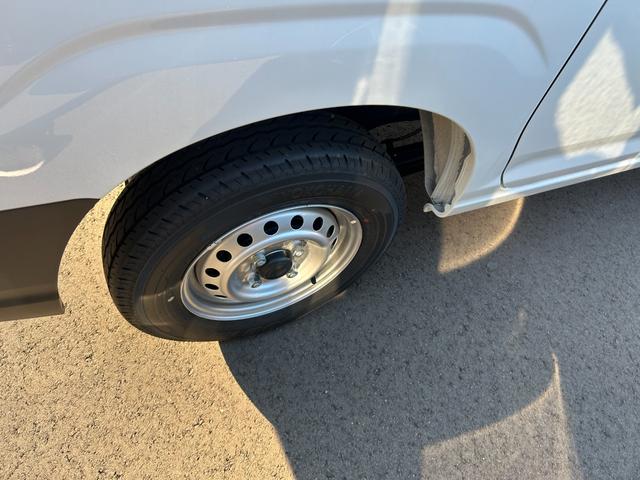 ハイゼットカーゴ DX 4WD 届出済未使用車 アイドリングストップ クリアランスソナー 横滑り防止装置 衝突被害軽減ブレーキエ リアヒーター キーレスエントリー エアコン オートライト ベンチシート(25枚目)