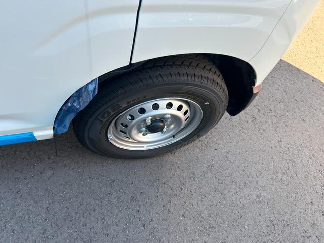 ハイゼットカーゴ DX 4WD 届出済未使用車 アイドリングストップ クリアランスソナー 横滑り防止装置 衝突被害軽減ブレーキエ リアヒーター キーレスエントリー エアコン オートライト ベンチシート(28枚目)