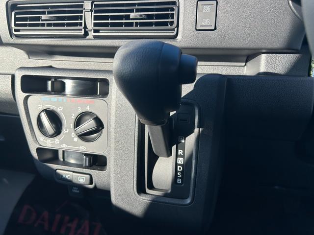 ハイゼットカーゴ DX 4WD 届出済未使用車 アイドリングストップ クリアランスソナー 横滑り防止装置 衝突被害軽減ブレーキエ リアヒーター キーレスエントリー エアコン オートライト ベンチシート(34枚目)
