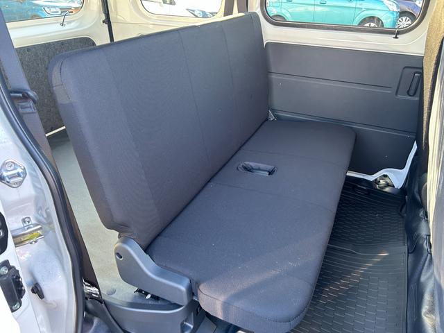 ハイゼットカーゴ DX 4WD 届出済未使用車 アイドリングストップ クリアランスソナー 横滑り防止装置 衝突被害軽減ブレーキエ リアヒーター キーレスエントリー エアコン オートライト ベンチシート(45枚目)