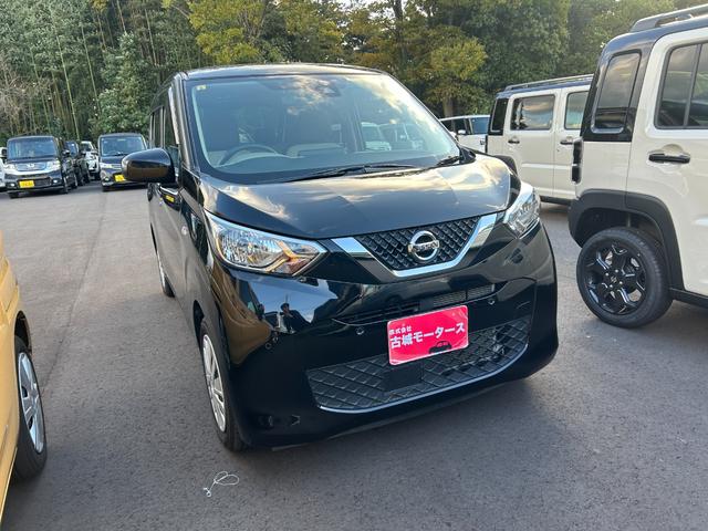 デイズ Ｓ　衝突被害軽減ブレーキ　ＣＤ　エアコン　オートライト　アイドリングストップ　キーレスエントリー　電動格納ミラー　パワーウィンドウ　運転席エアバック　助手席エアバック（3枚目）