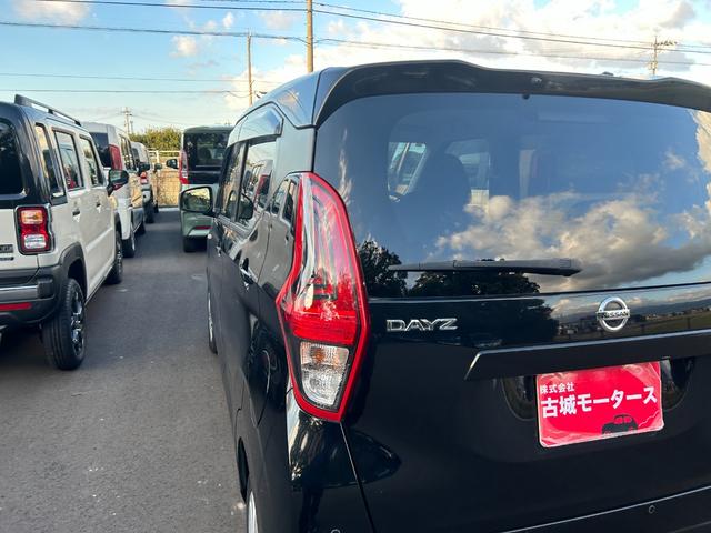 デイズ Ｓ　衝突被害軽減ブレーキ　ＣＤ　エアコン　オートライト　アイドリングストップ　キーレスエントリー　電動格納ミラー　パワーウィンドウ　運転席エアバック　助手席エアバック（11枚目）
