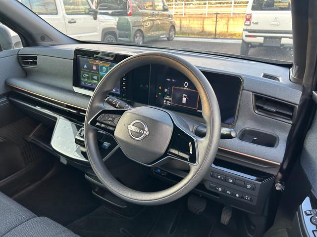 サクラ Ｘ　ディスプレイオーディオ　全方位カメラ　衝突被害軽減ブレーキ　オートエアコン　シートヒーター　ハンドルヒーター　プッシュスタート　スマートキー　ＥＴＣ　オートライト　電動格納ミラー（51枚目）