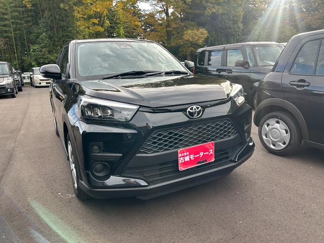 ライズ Ｘ　ディスプレイオーディオ　バックカメラ　盗難防止システム　アイドリングストップ　衝突被害軽減ブレーキ　クリアランスソナー　横滑り防止装置　プッシュスタート　スマートキー　エアコン　オートライト（3枚目）