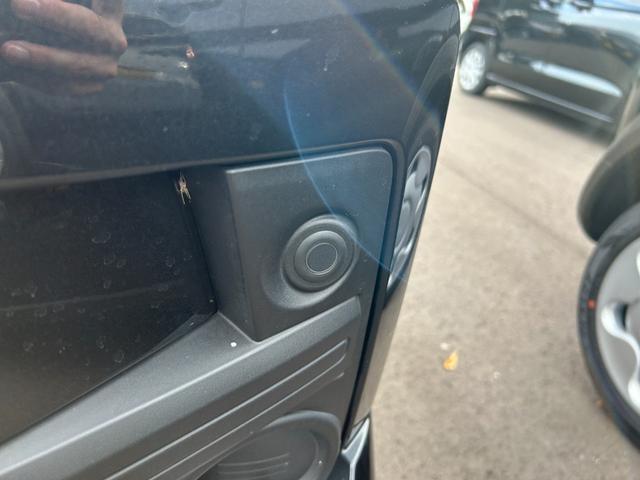 ライズ Ｘ　ディスプレイオーディオ　バックカメラ　盗難防止システム　アイドリングストップ　衝突被害軽減ブレーキ　クリアランスソナー　横滑り防止装置　プッシュスタート　スマートキー　エアコン　オートライト（6枚目）